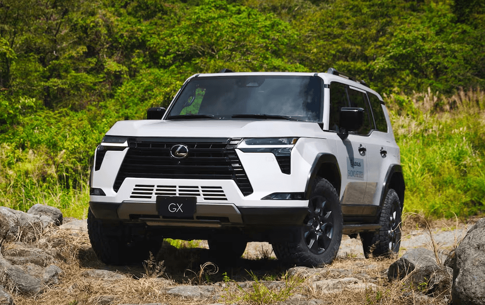 سيارة Lexus GX 550 موديل 2024 تأتي مجهزة بإطارات يوكوهاما من طراز GEOLANDAR X-CV